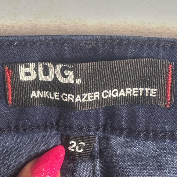 BDG Ankle Grazer Cigarette Jeans Dark Wash Size 26 Skinny 5-pocket preppy Denim - Picture 2 of 8